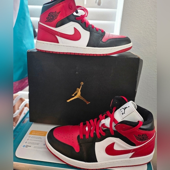 Jordan 1 Mid Unisex Red Black White Alternate Bred Toe Size 12 Womens Men's 9. - Picture 14 of 15